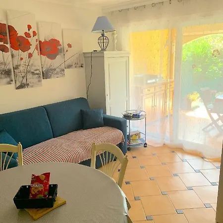 Le Noisetier キャバレール・シュル・メール